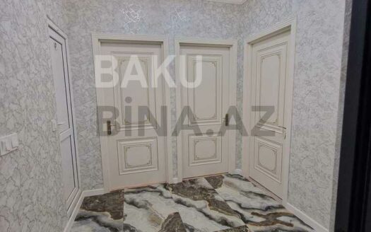 3 Room Old Apartment for Sale in Baku