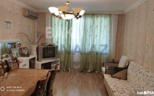 4 Room Old Apartment for Sale in Baku