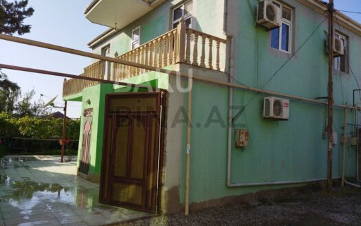 7 Room House / Villa for Sale in Baku