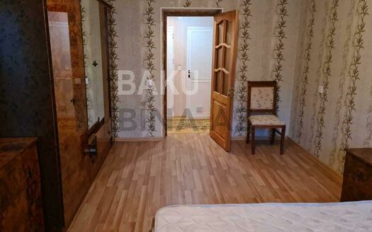 3 Room Old Apartment for Sale in Baku