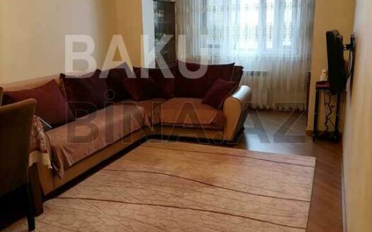 4 Room Old Apartment for Sale in Baku