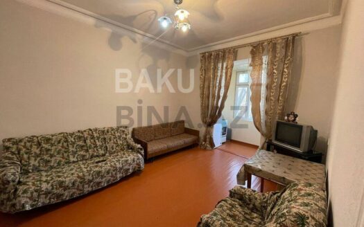 2 Rooms Old Apartment for Sale in Baku