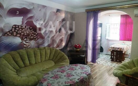 3 Room Old Apartment for Sale in Baku