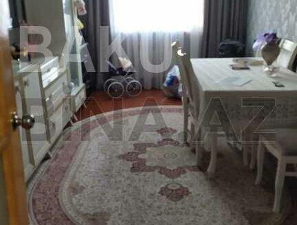 3 Room Old Apartment for Sale in Baku