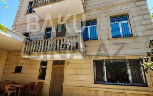 6 Room House / Villa for Sale in Baku