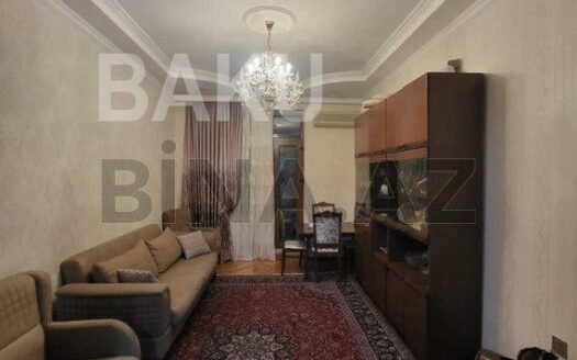 3 Room Old Apartment for Sale in Baku