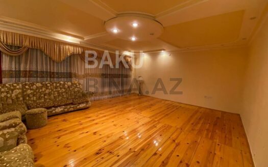 5-Room Old Apartment for Sale in Baku