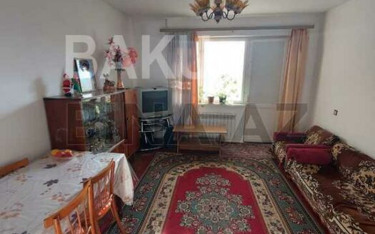 5-Room Old Apartment for Sale in Baku