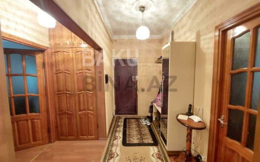 3 Room Old Apartment for Sale in Baku