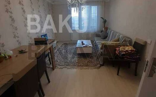 4 Room Old Apartment for Sale in Baku