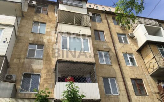 2 Rooms Old Apartment for Sale in Baku