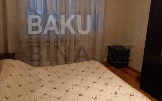 5-Room Old Apartment for Sale in Baku