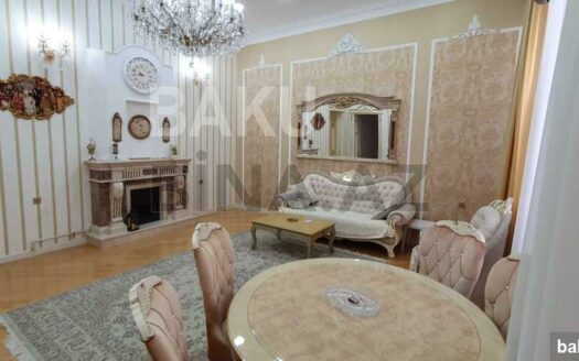 3 Room Old Apartment for Sale in Baku