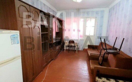 1 Room Old Apartment for Sale in Baku