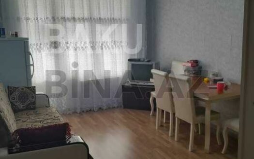 3 Room Old Apartment for Sale in Baku