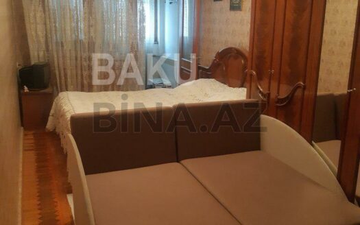 3 Room Old Apartment for Sale in Baku