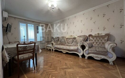 3 Room Old Apartment for Sale in Baku