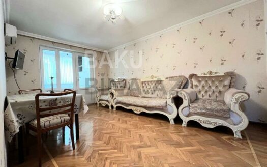 3 Room Old Apartment for Sale in Baku