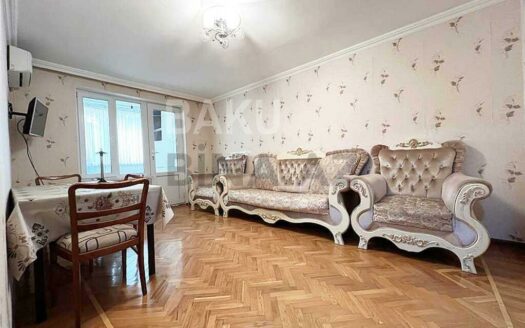 3 Room Old Apartment for Sale in Baku