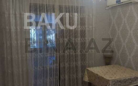 3 Room Old Apartment for Sale in Baku