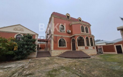 11-Room House / Villa for Sale in Baku