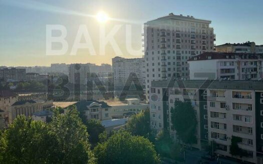 3 Room Old Apartment for Sale in Baku