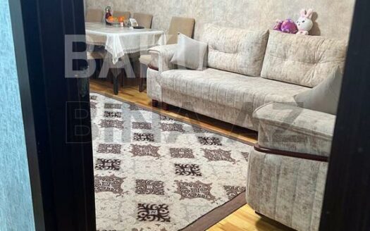 3 Room Old Apartment for Sale in Baku