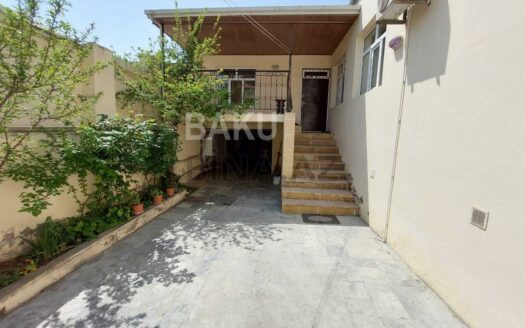 4 Room House / Villa for Sale in Baku