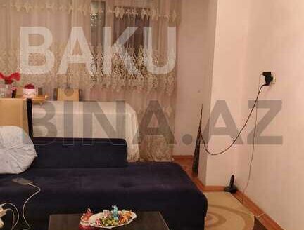 3 Room Old Apartment for Sale in Baku