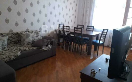 2 Rooms Old Apartment for Sale in Baku