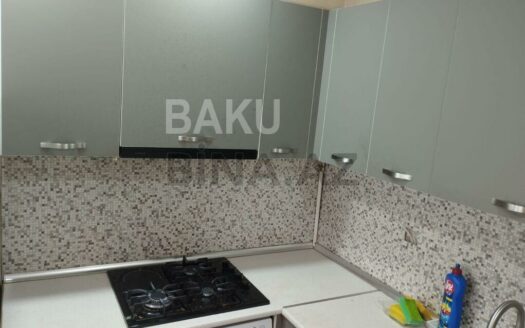 3 Room Old Apartment for Sale in Baku