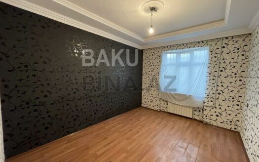 3 Room Old Apartment for Sale in Baku