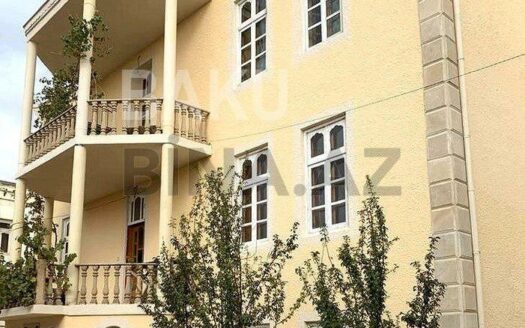 11-Room House / Villa for Sale in Baku