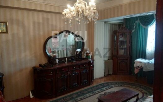 2 Rooms Old Apartment for Sale in Baku