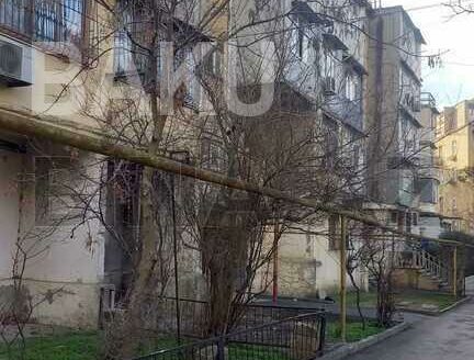 1 Room Old Apartment for Sale in Baku