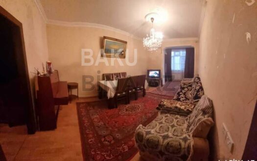 3 Room Old Apartment for Sale in Baku