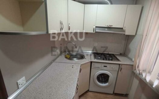 3 Room Old Apartment for Sale in Baku