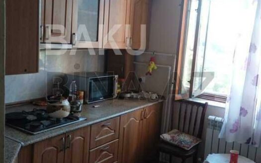 3 Room Old Apartment for Sale in Baku