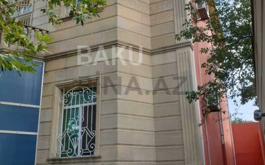 6 Room House / Villa for Sale in Baku