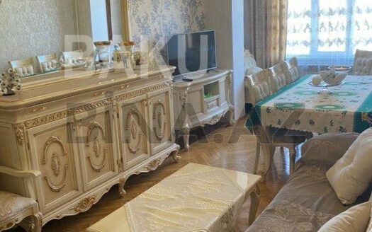 3 Room Old Apartment for Sale in Baku