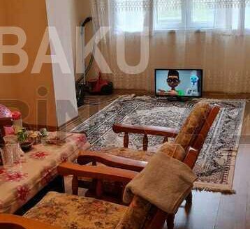 3 Room Old Apartment for Sale in Baku