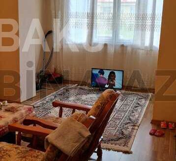 3 Room Old Apartment for Sale in Baku