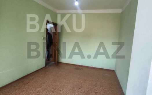 3 Room Old Apartment for Sale in Baku