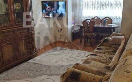 3 Room Old Apartment for Sale in Baku