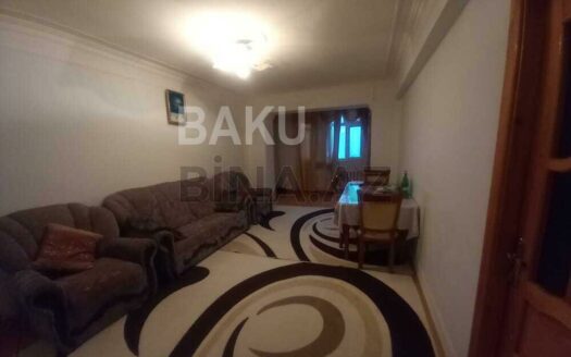 3 Room Old Apartment for Sale in Baku