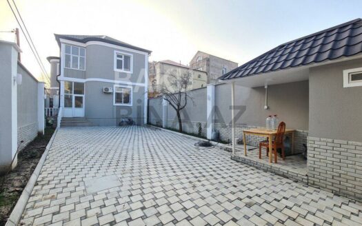 4 Room House / Villa for Sale in Baku