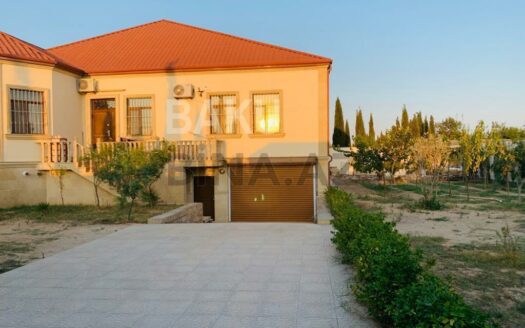 6 Room House / Villa for Sale in Baku