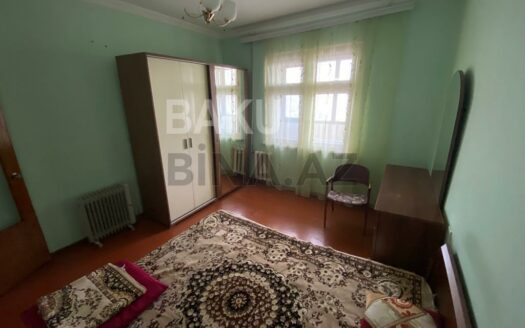 2 Rooms Old Apartment for Sale in Baku