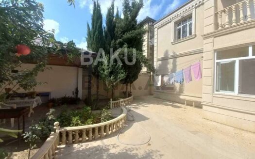 6 Room House / Villa for Sale in Baku