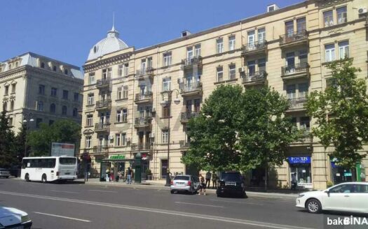 2 Rooms Old Apartment for Sale in Baku